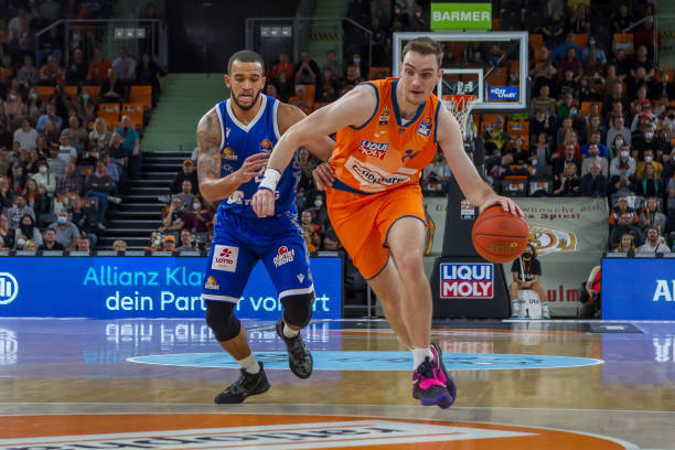 足的自信和 足的自信和